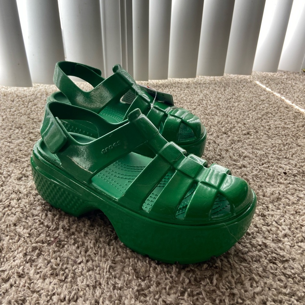 Green CROCS high shine fisherman platform  Sandals new with tags size 6